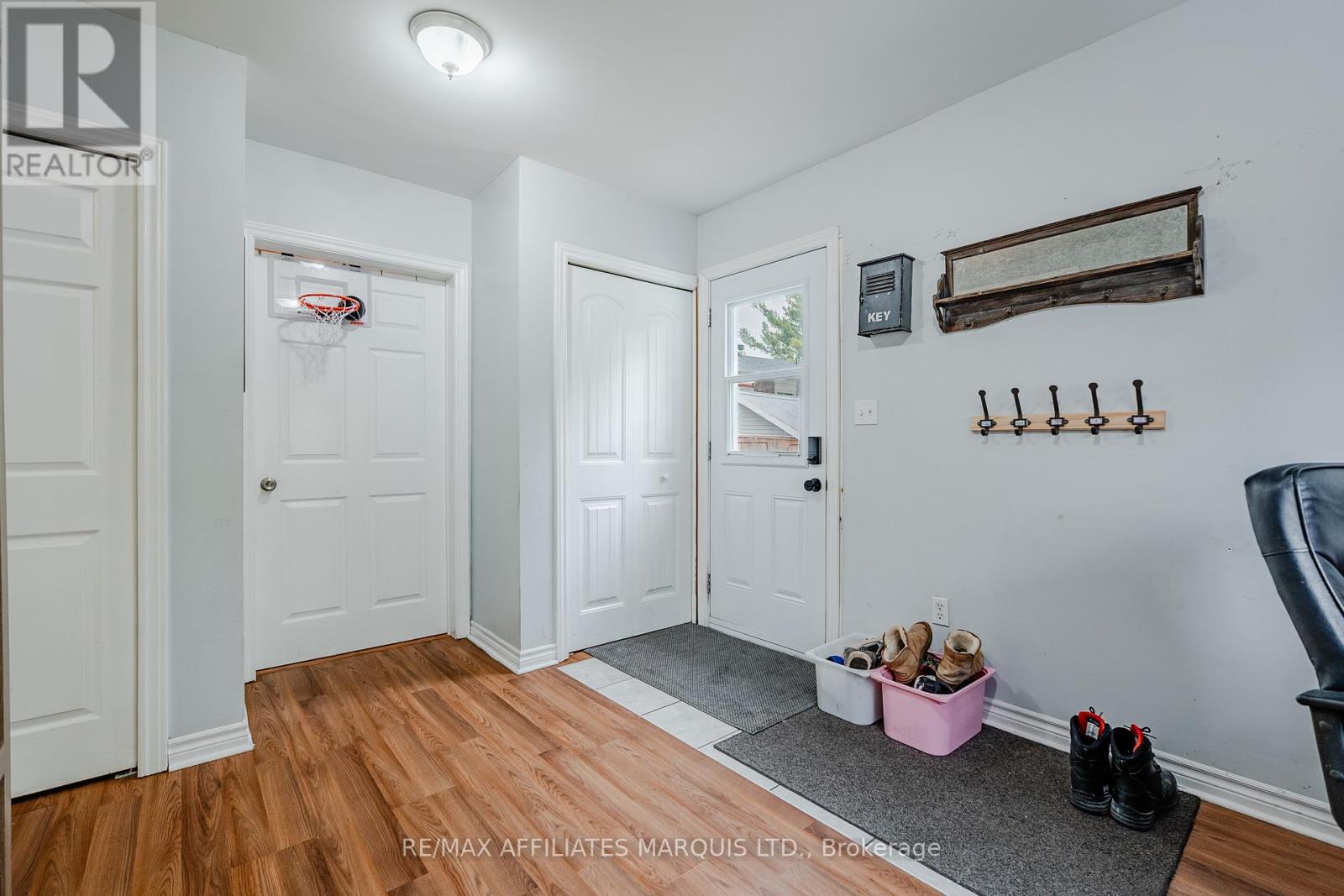 18 Mechanic Street W