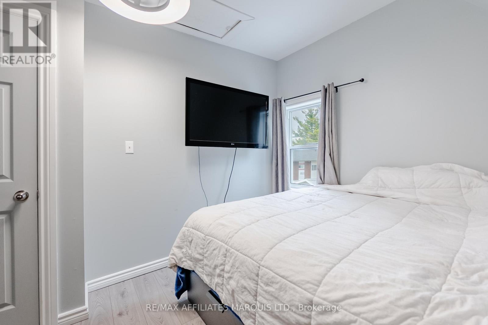 18 Mechanic Street W