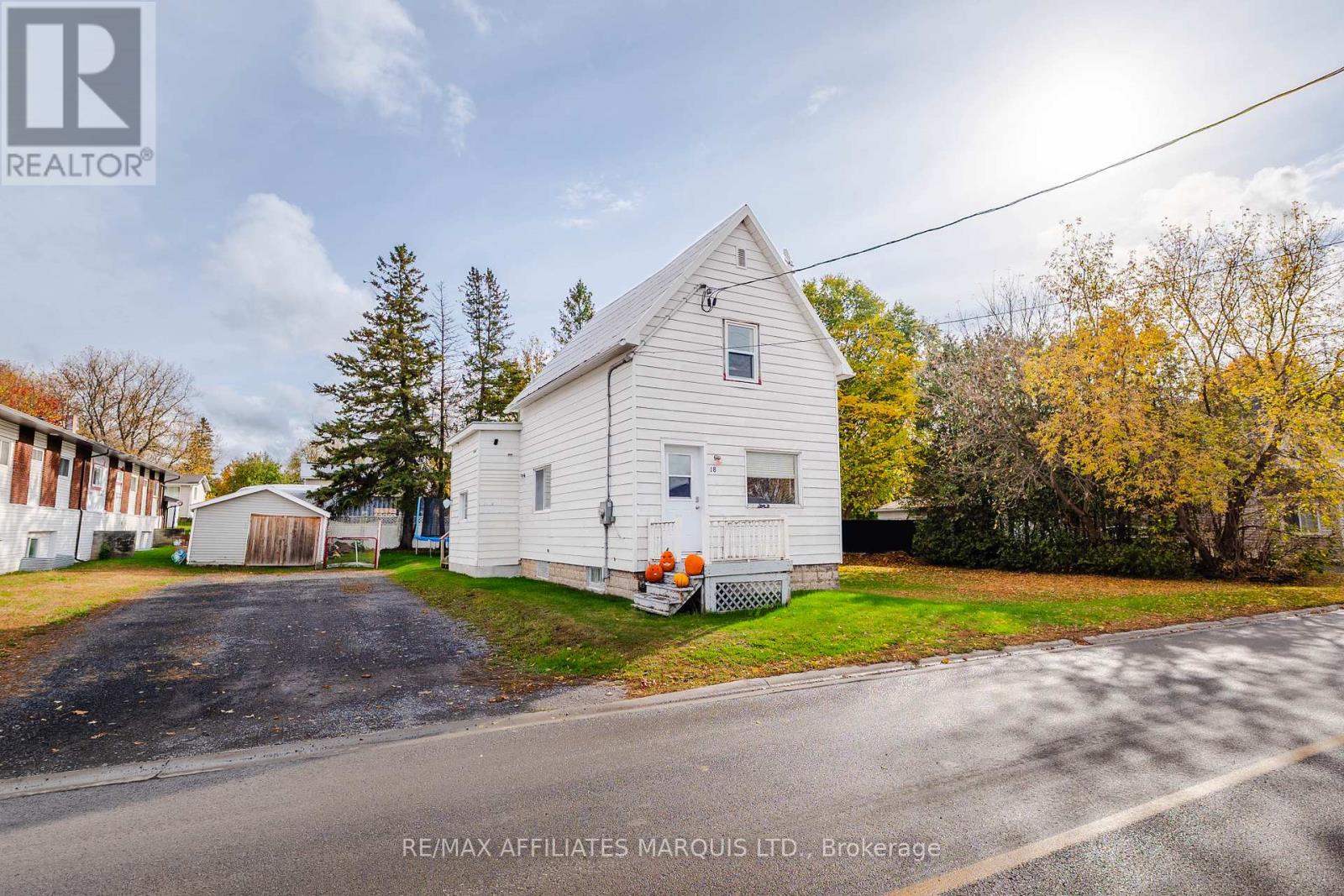 18 Mechanic Street W