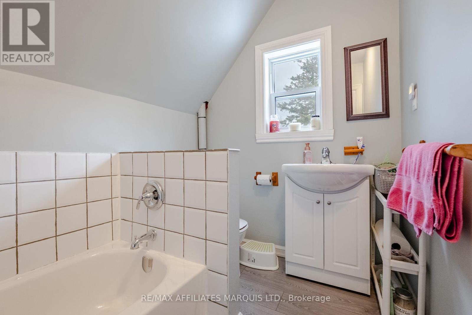 18 Mechanic Street W