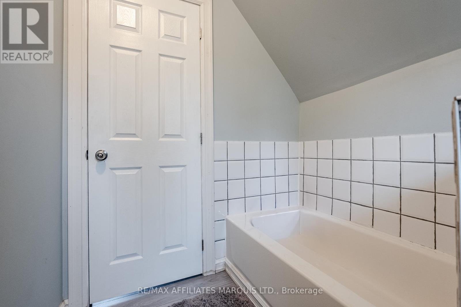 18 Mechanic Street W