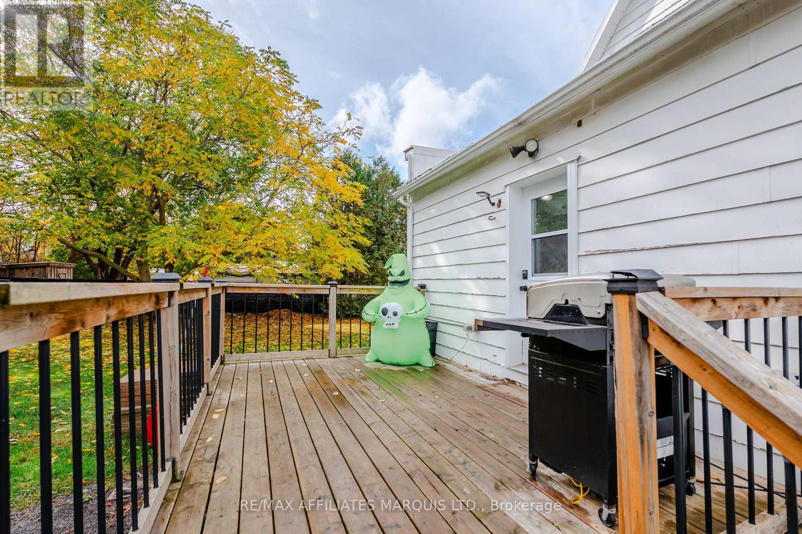 18 Mechanic Street W