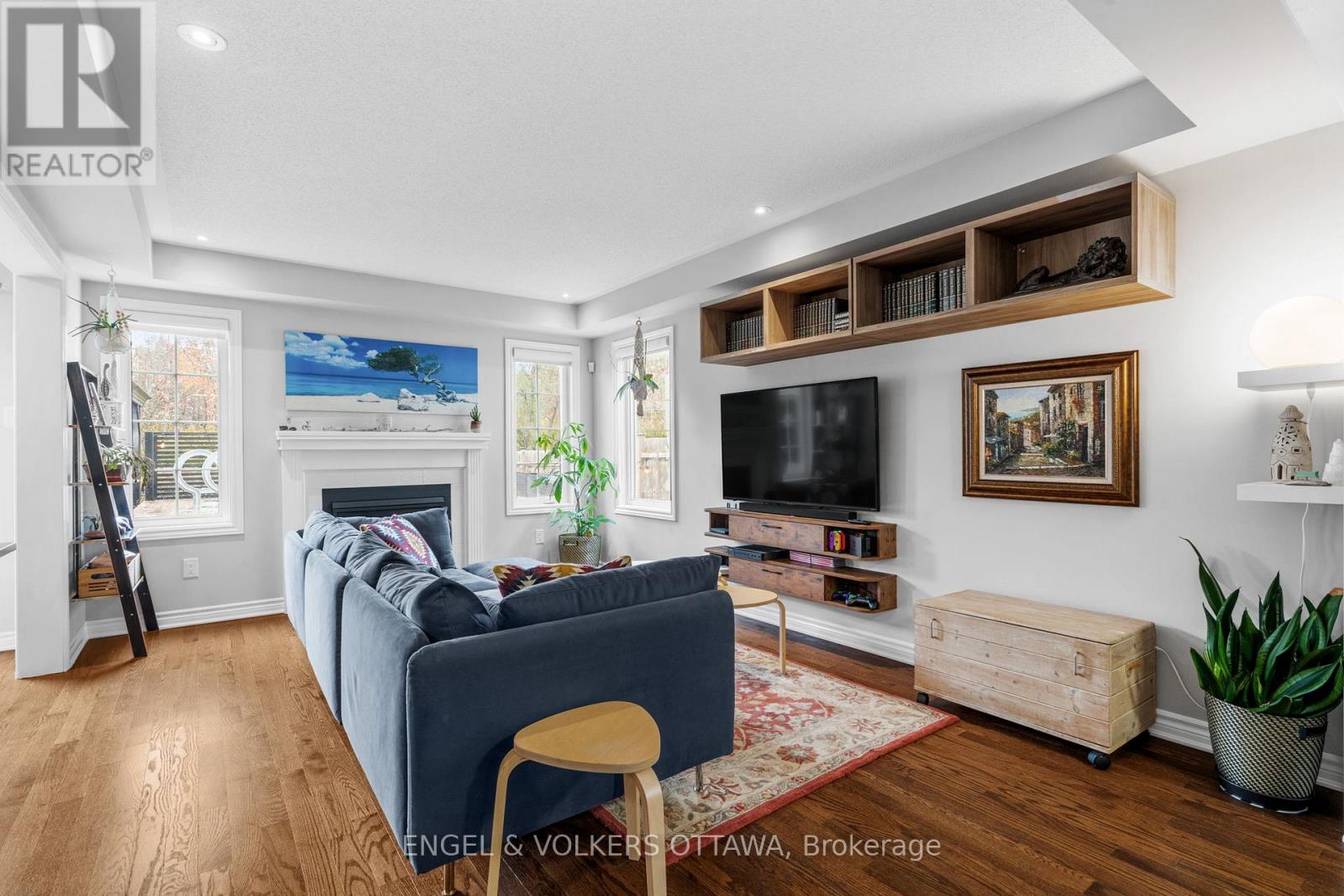 760 Mayfly Crescent