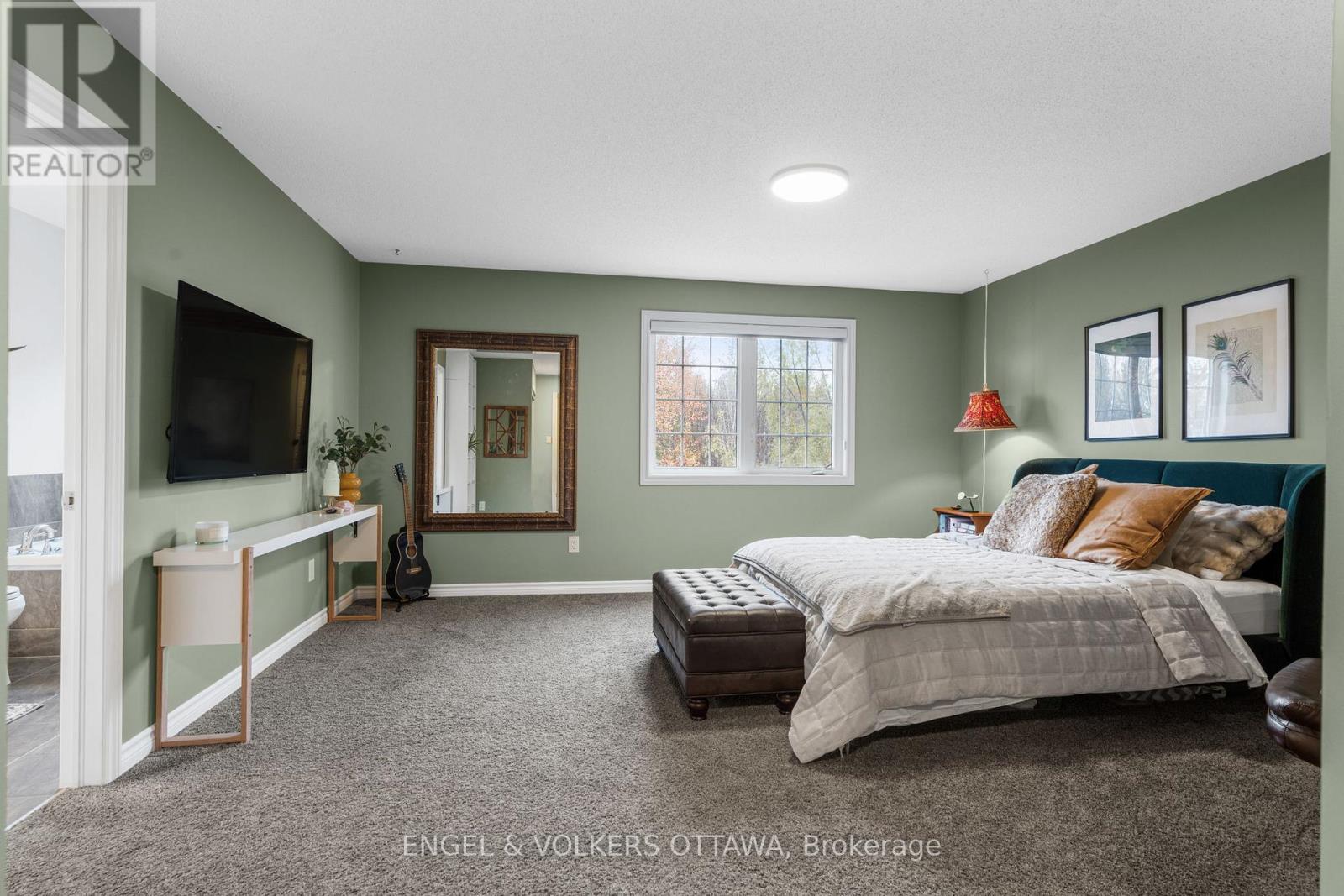 760 Mayfly Crescent