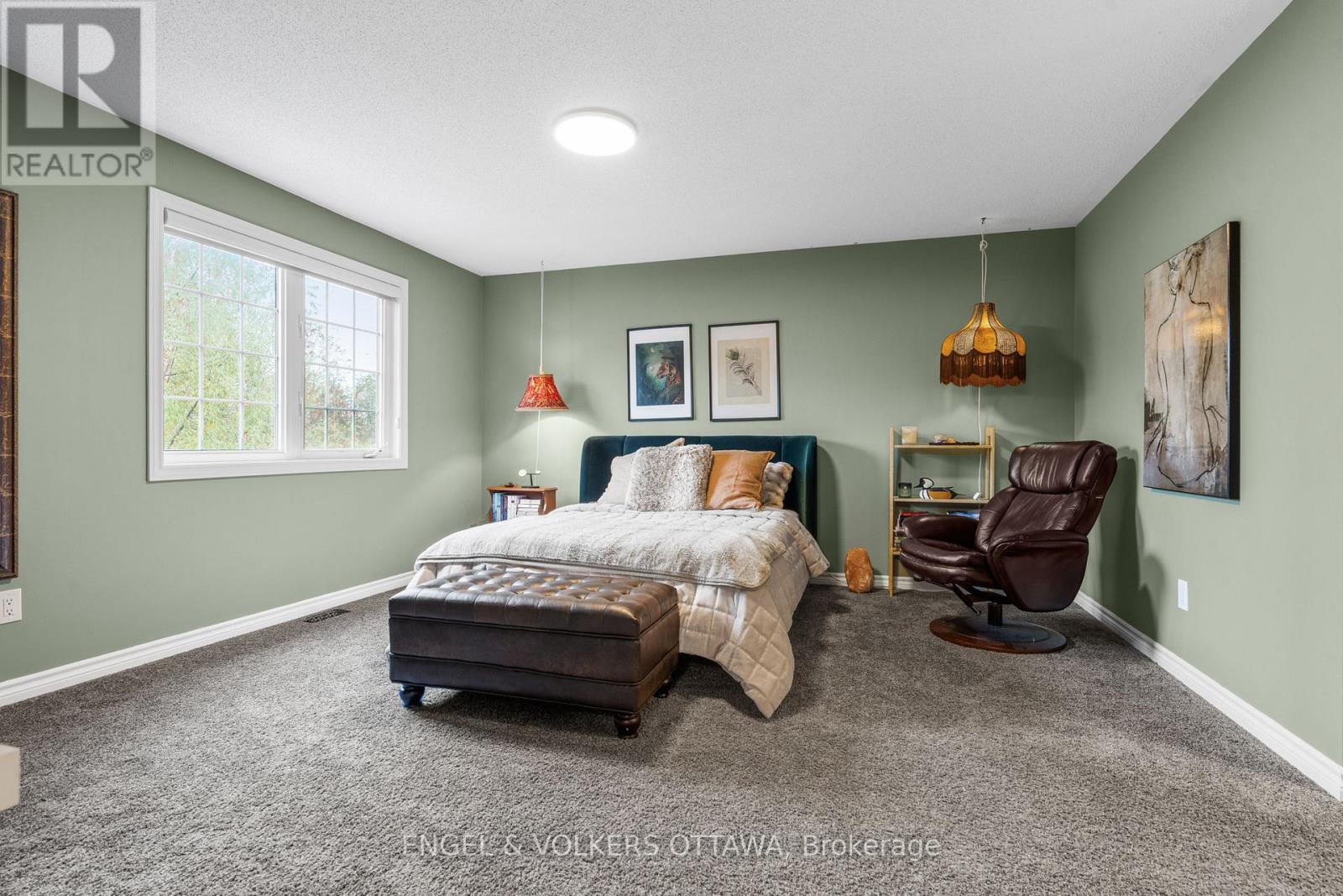 760 Mayfly Crescent