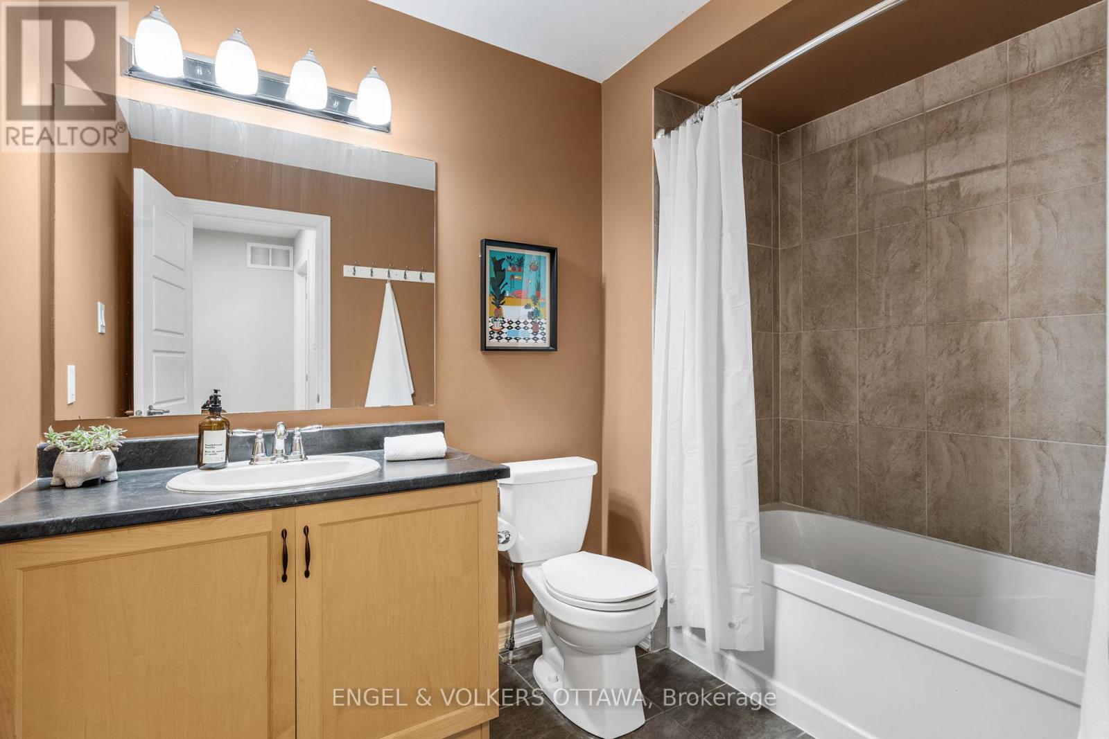760 Mayfly Crescent