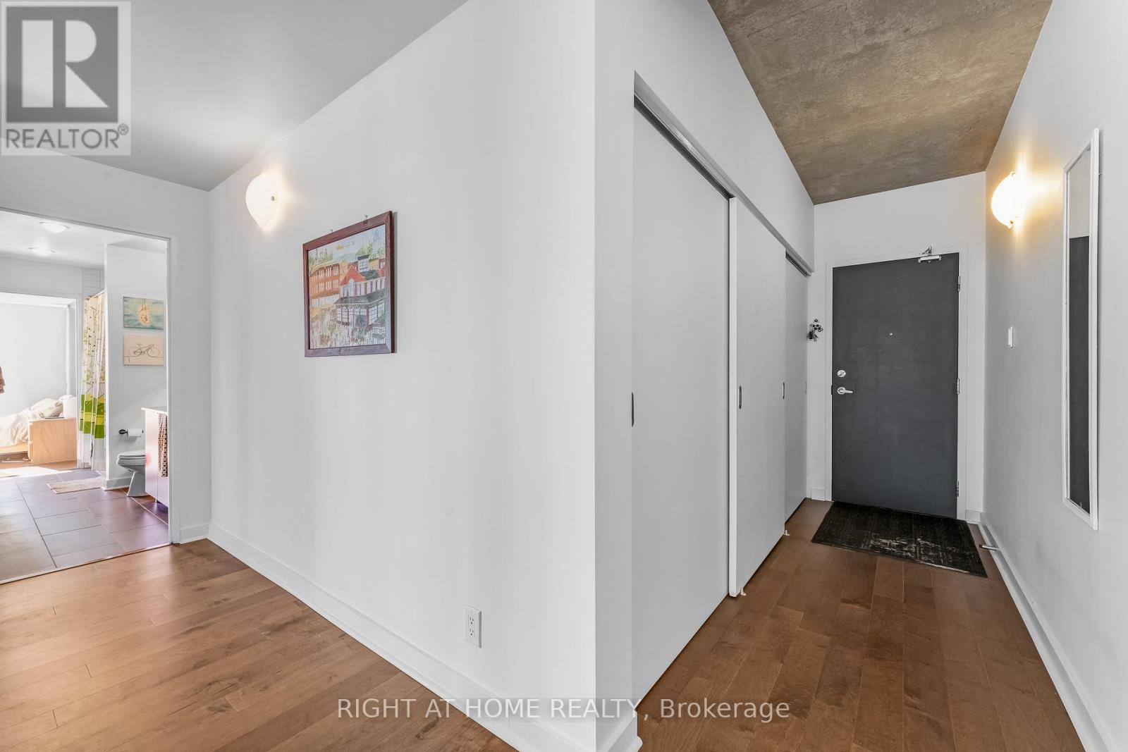 2010 - 324 Laurier Avenue W