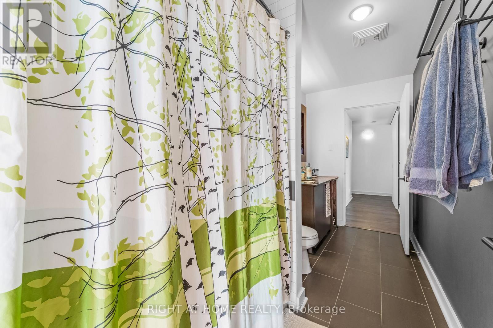 2010 - 324 Laurier Avenue W