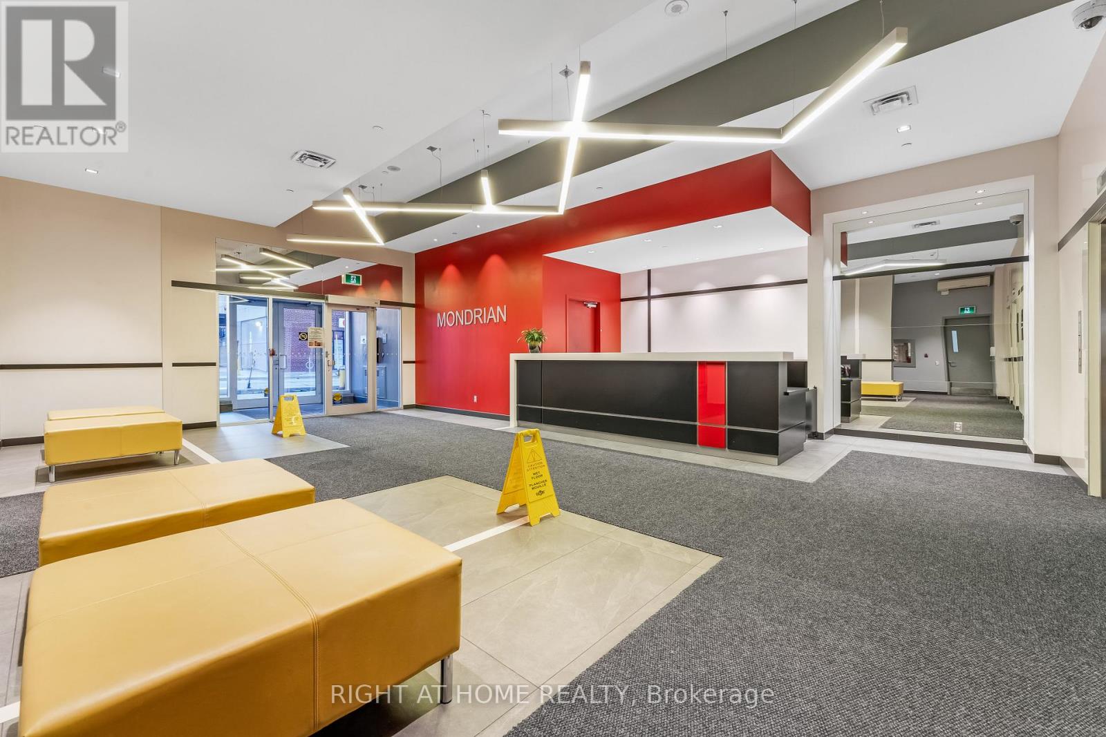 2010 - 324 Laurier Avenue W