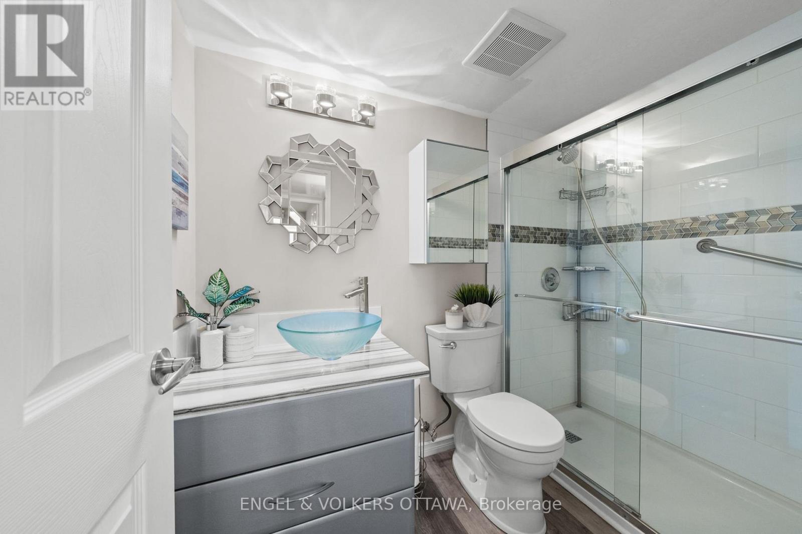 1007 - 1195 Richmond Road