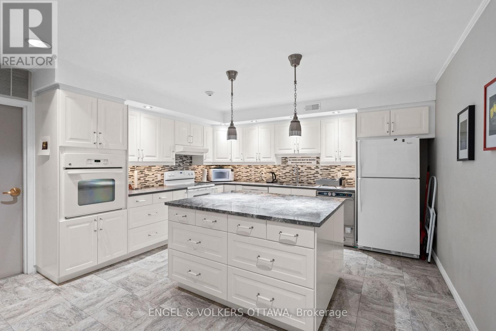 1007 - 1195 Richmond Road