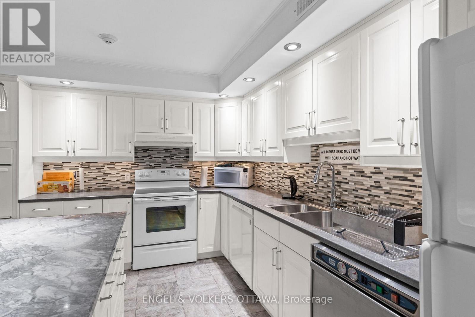 1007 - 1195 Richmond Road