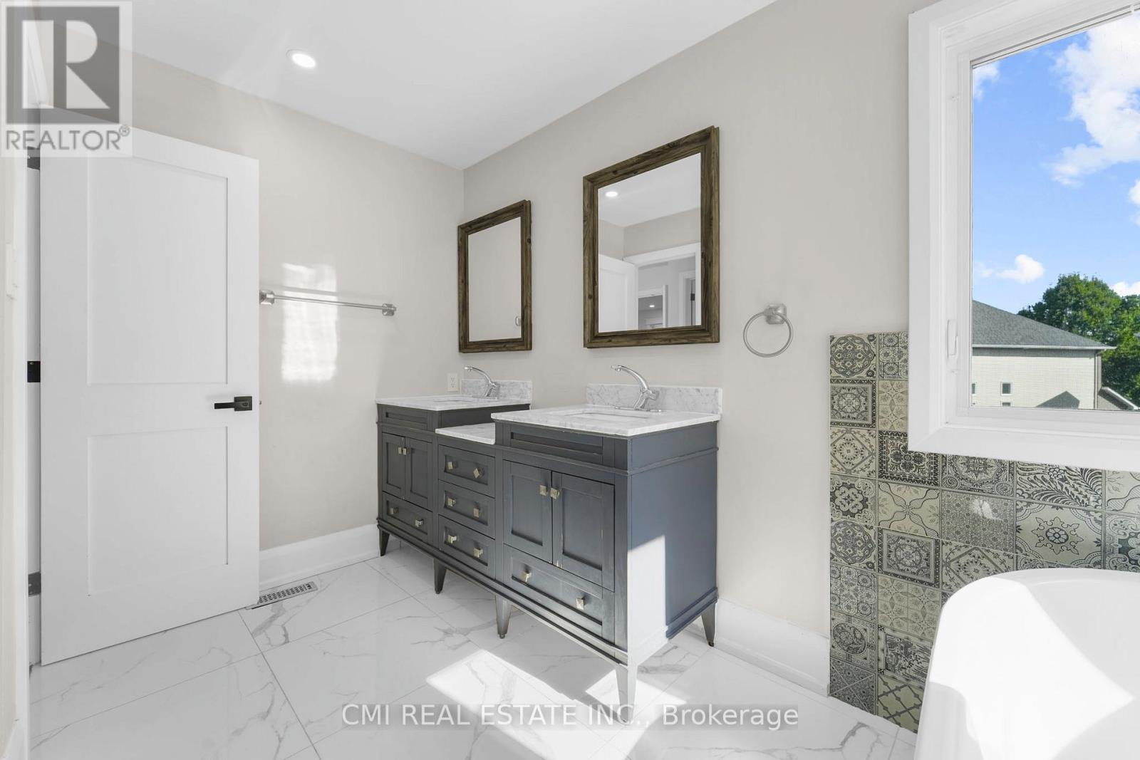 2172 Valenceville Crescent