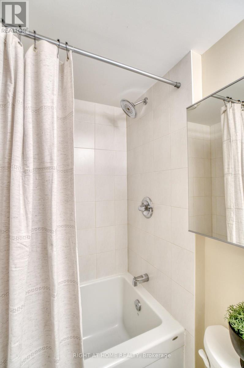 #206 - 1433 Wellington Street W