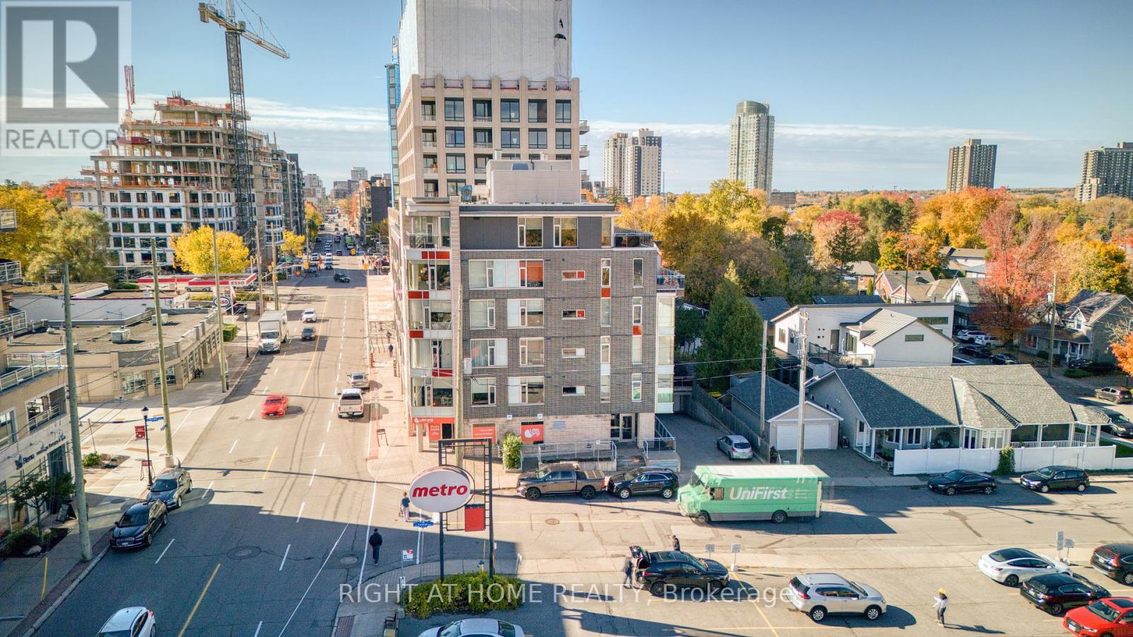 #206 - 1433 Wellington Street W