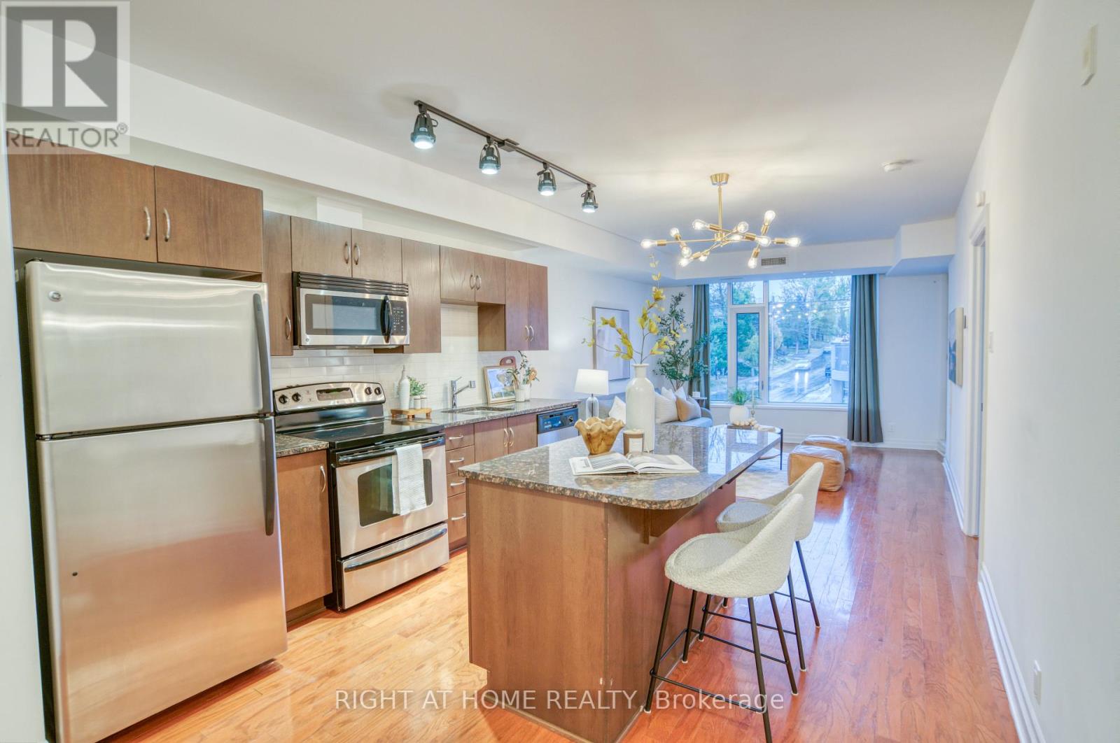 #206 - 1433 Wellington Street W