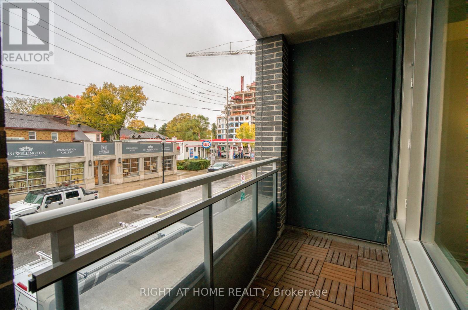 #206 - 1433 Wellington Street W