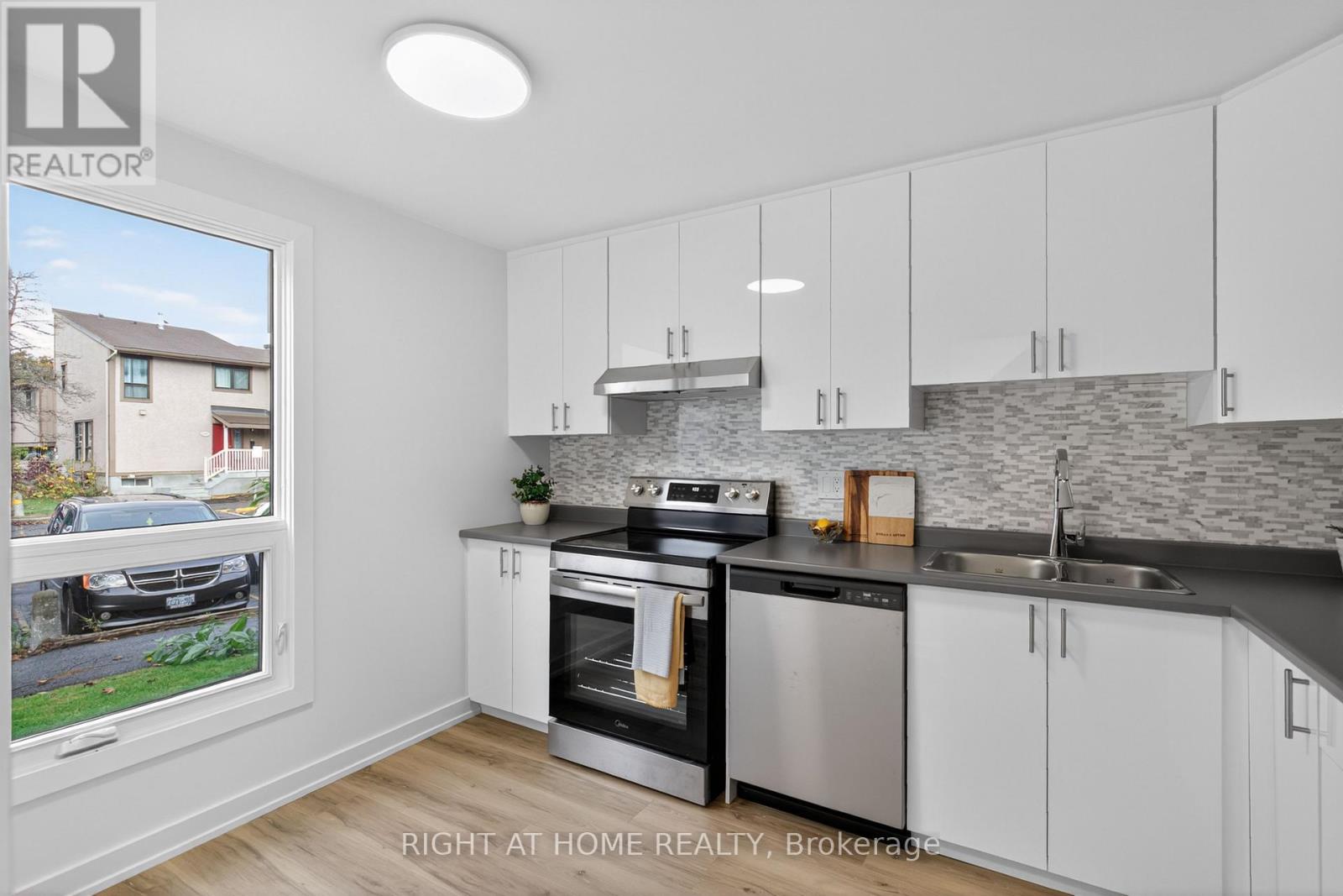 2311 Stonehenge Crescent