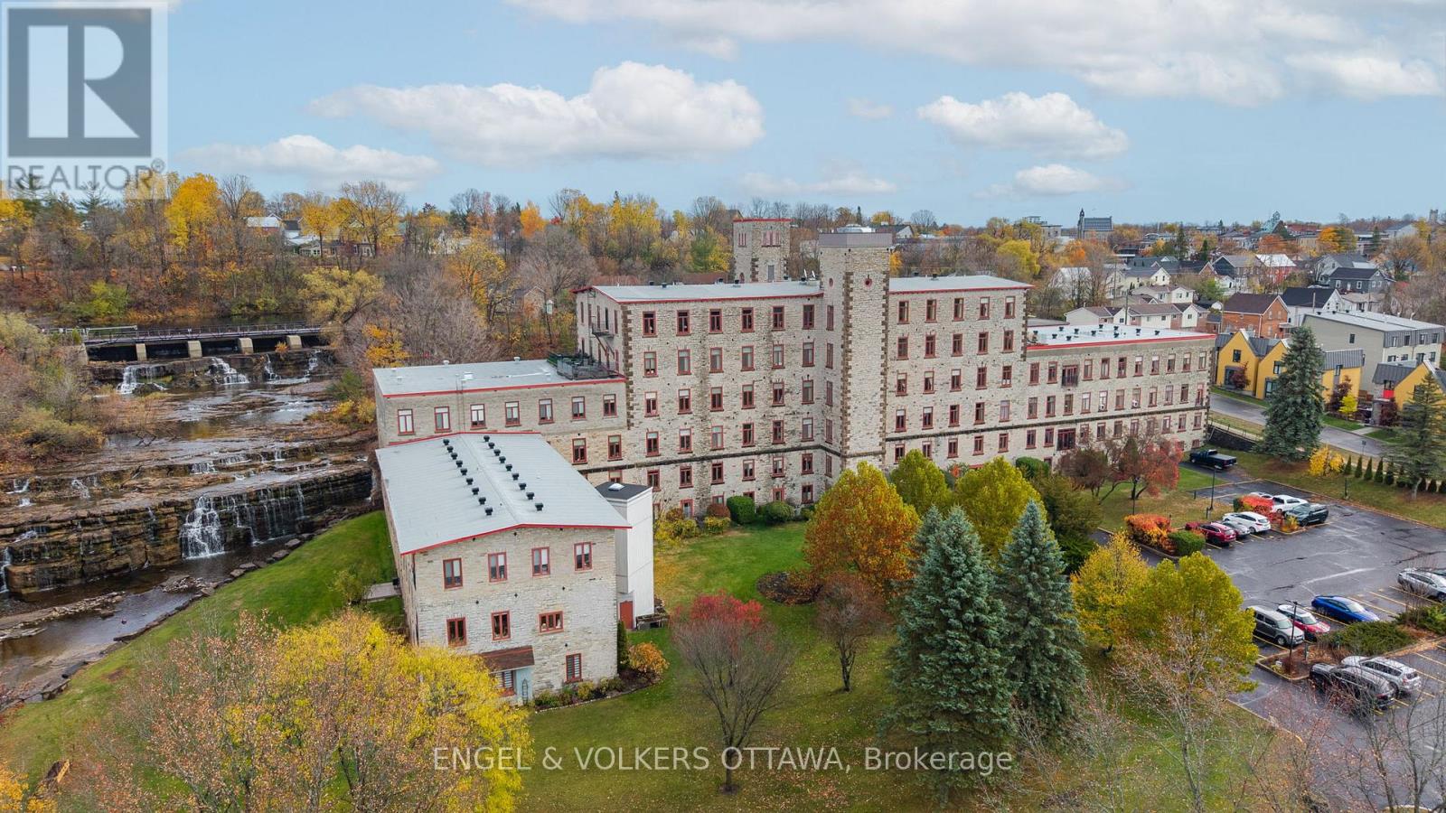 208 - 1 Rosamond Street E