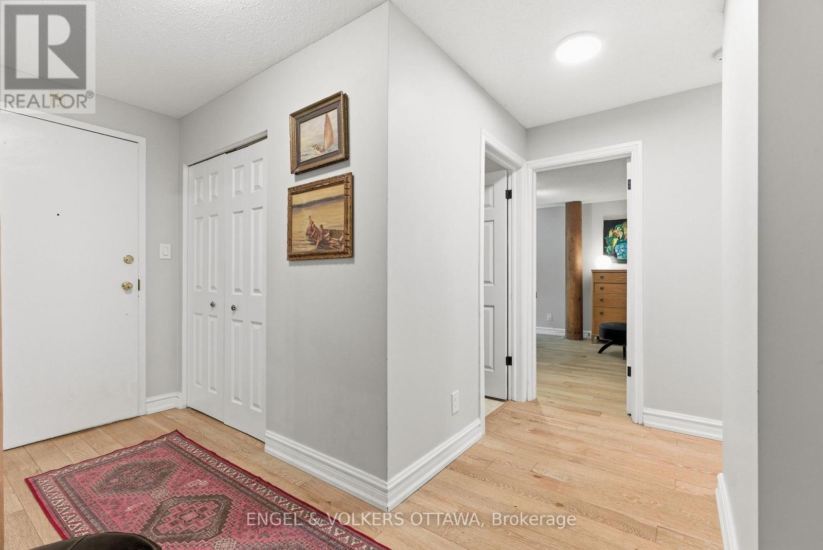 208 - 1 Rosamond Street E