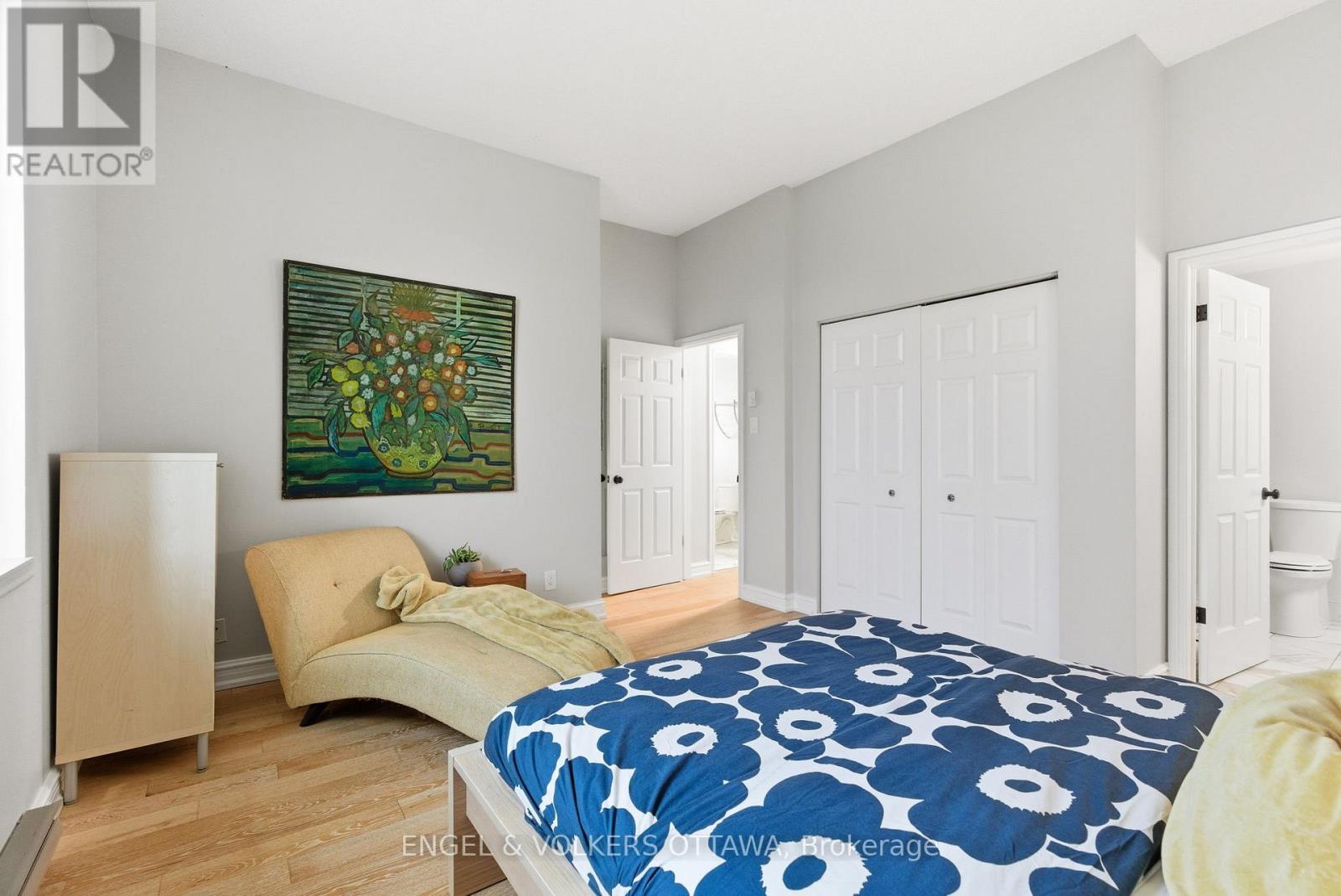 208 - 1 Rosamond Street E