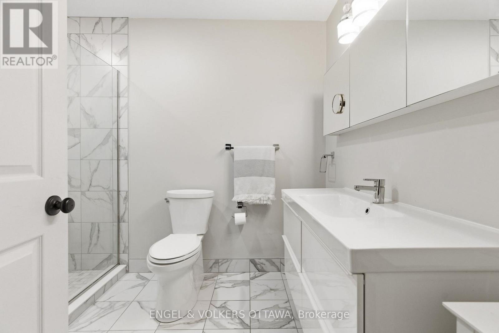 208 - 1 Rosamond Street E