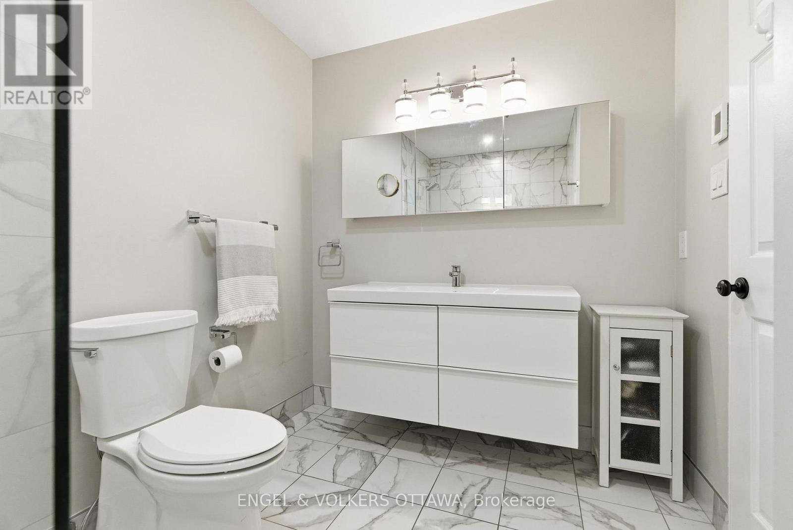 208 - 1 Rosamond Street E