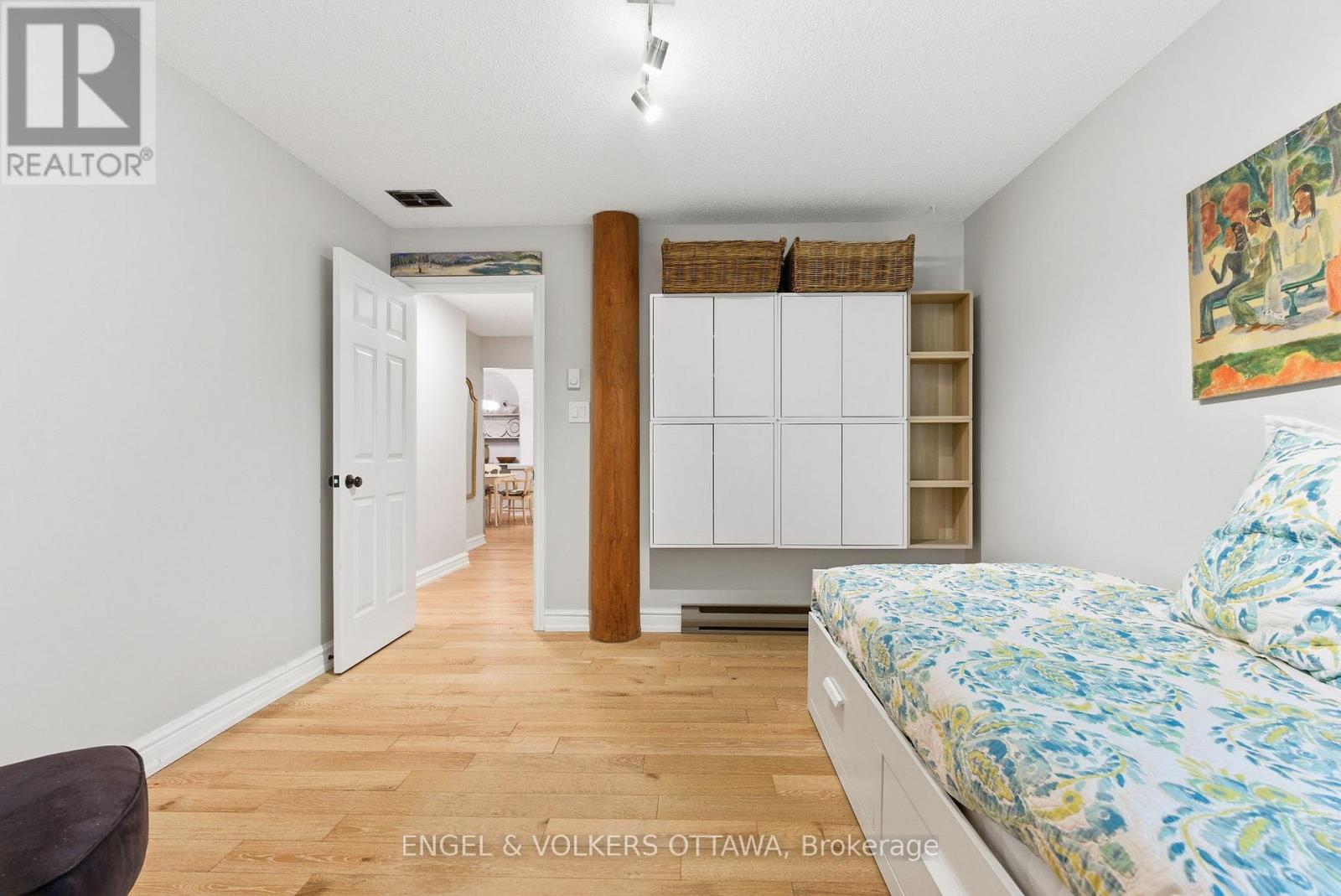 208 - 1 Rosamond Street E