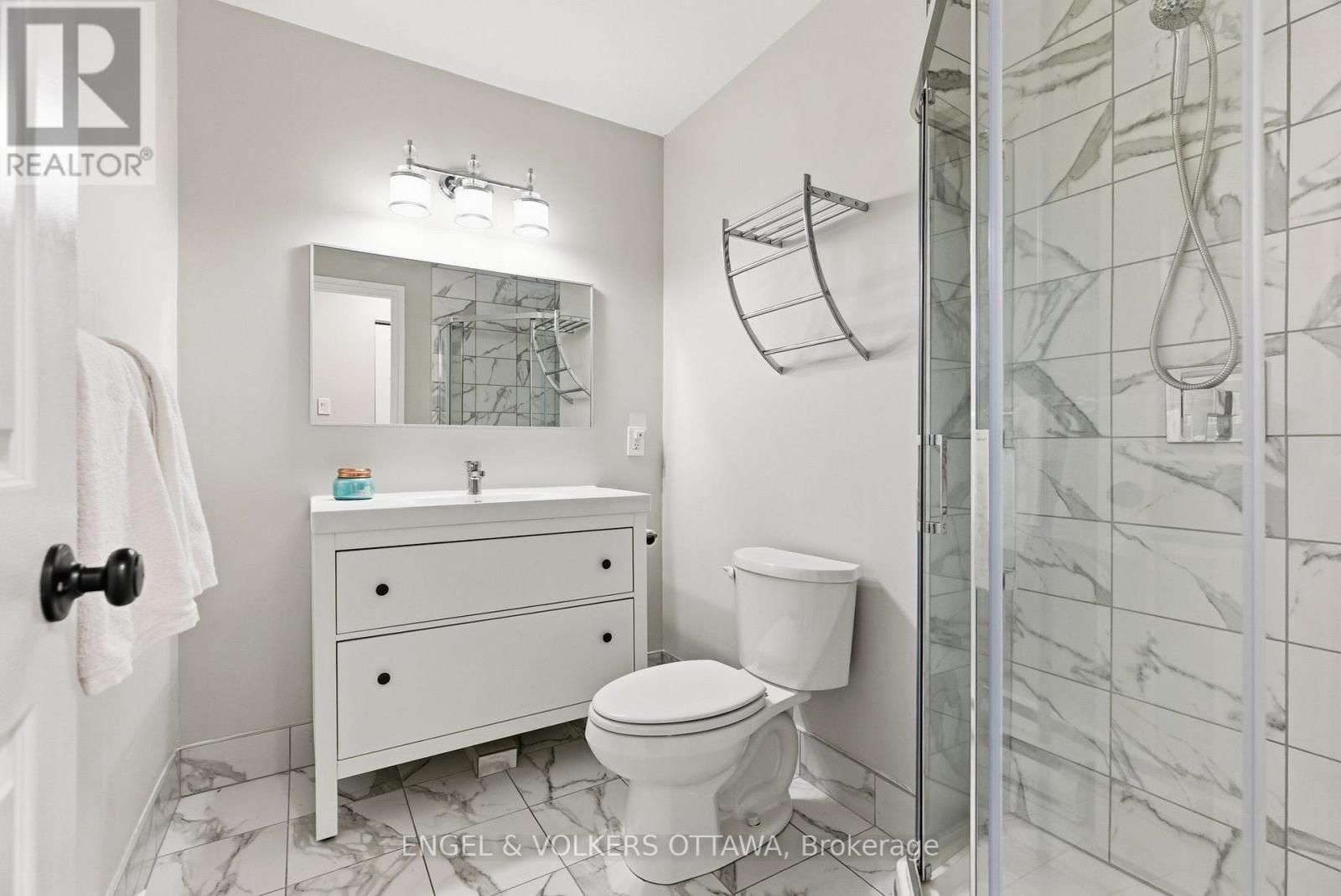 208 - 1 Rosamond Street E