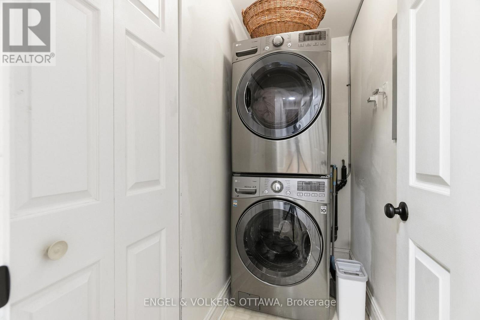 208 - 1 Rosamond Street E