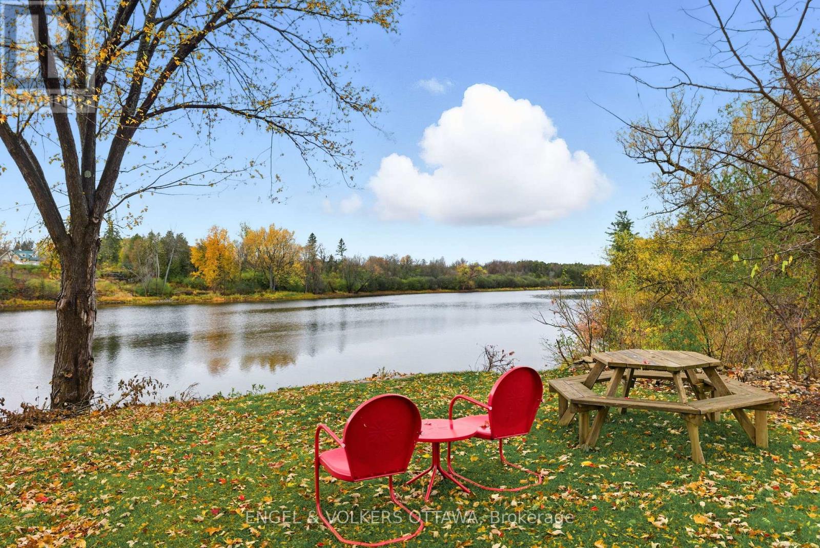 208 - 1 Rosamond Street E