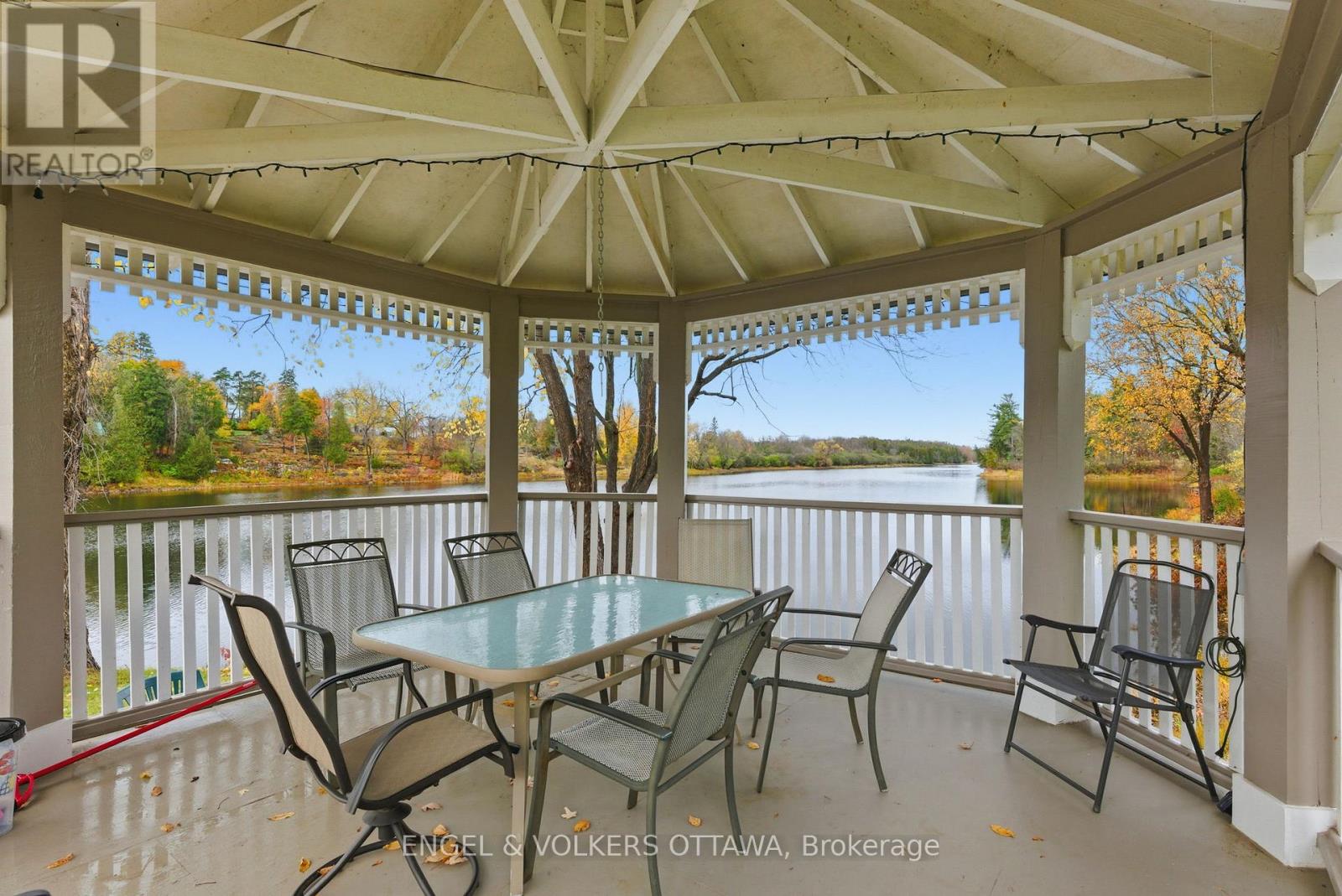 208 - 1 Rosamond Street E