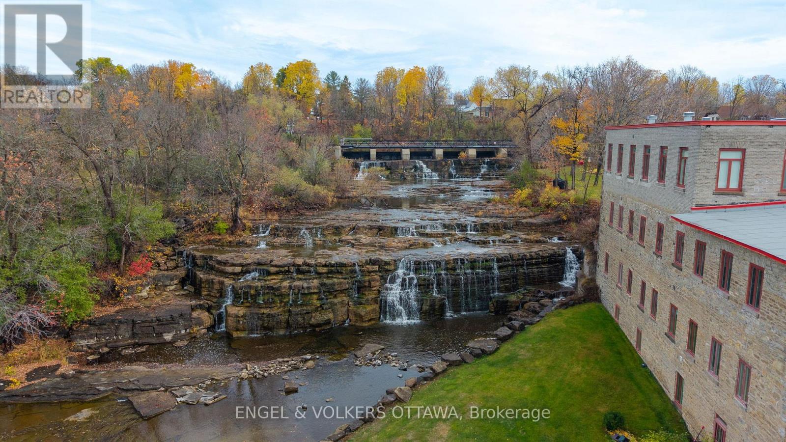 208 - 1 Rosamond Street E