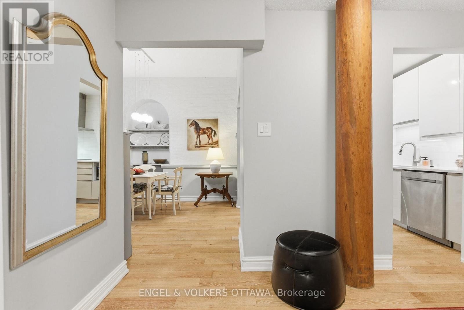 208 - 1 Rosamond Street E