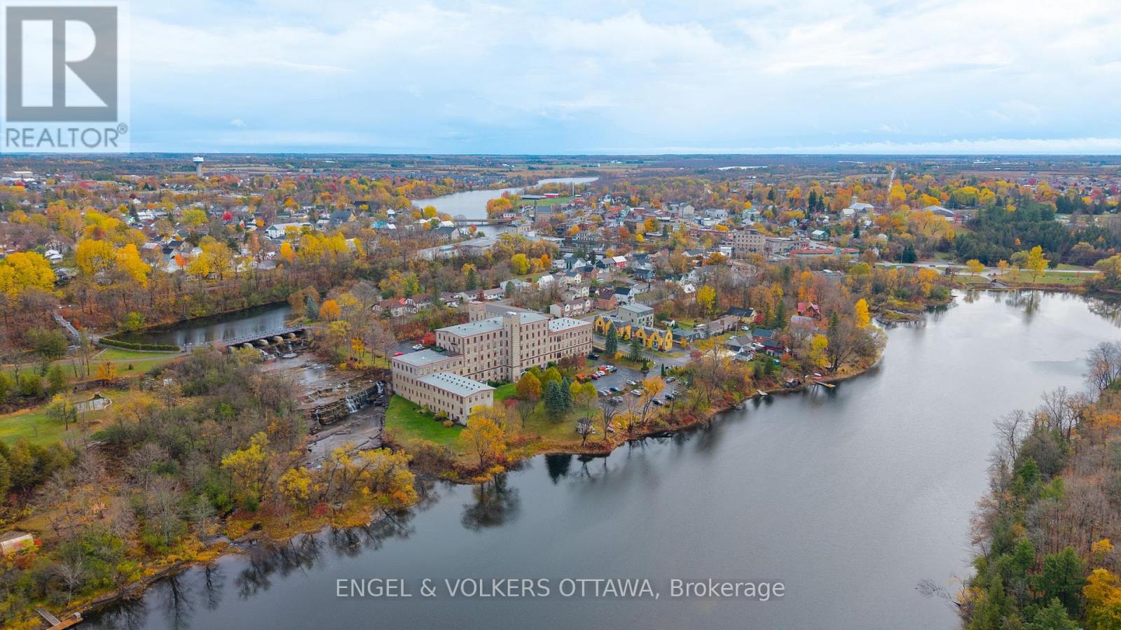 208 - 1 Rosamond Street E