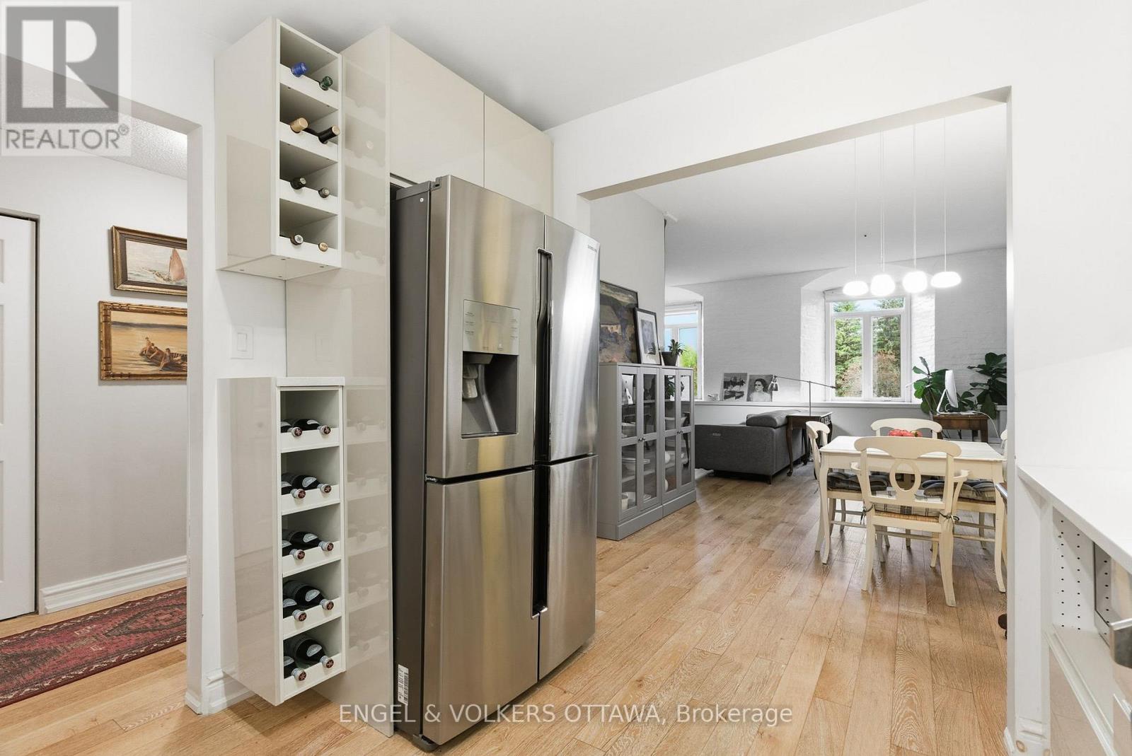 208 - 1 Rosamond Street E