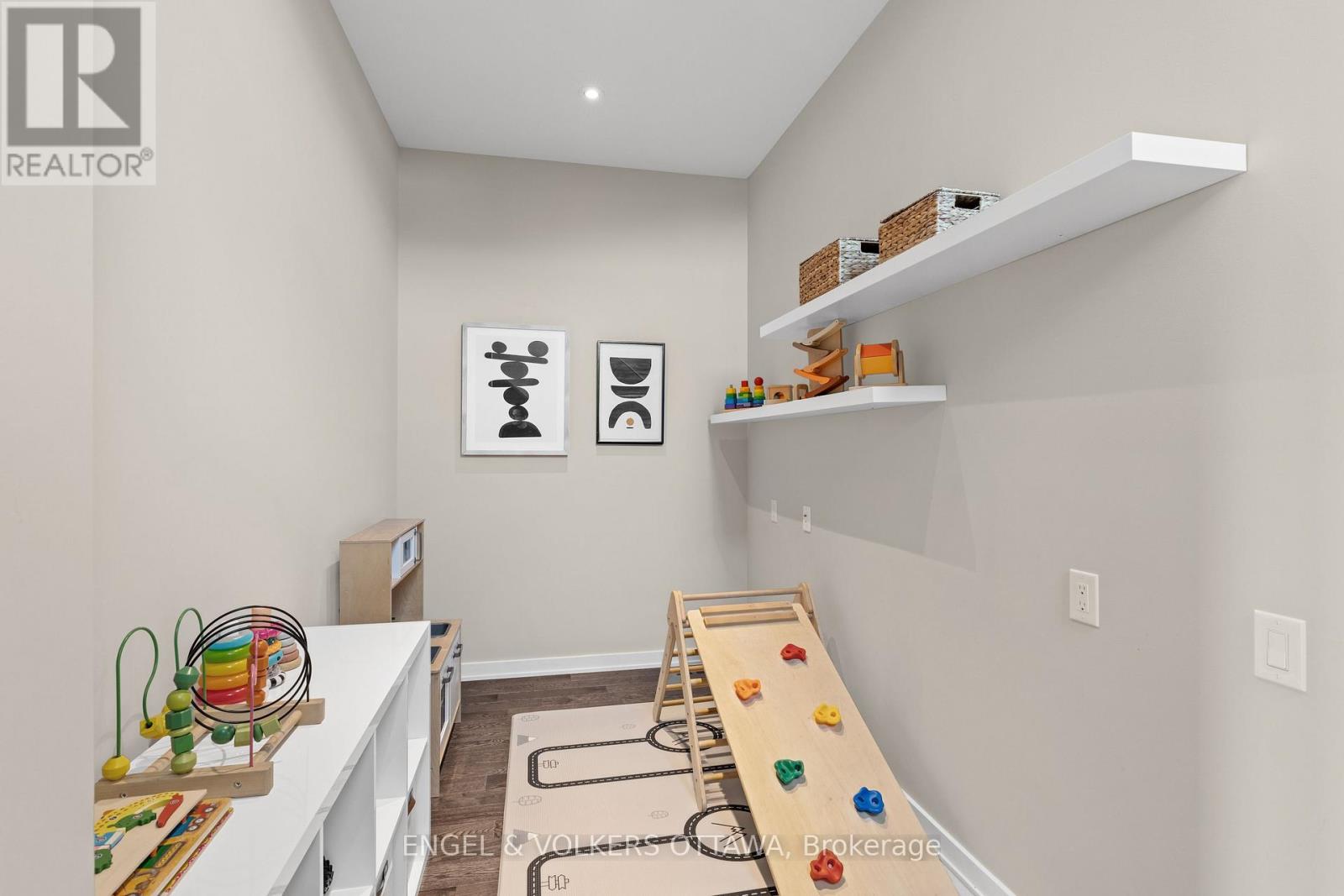 514 Stargazer Crescent