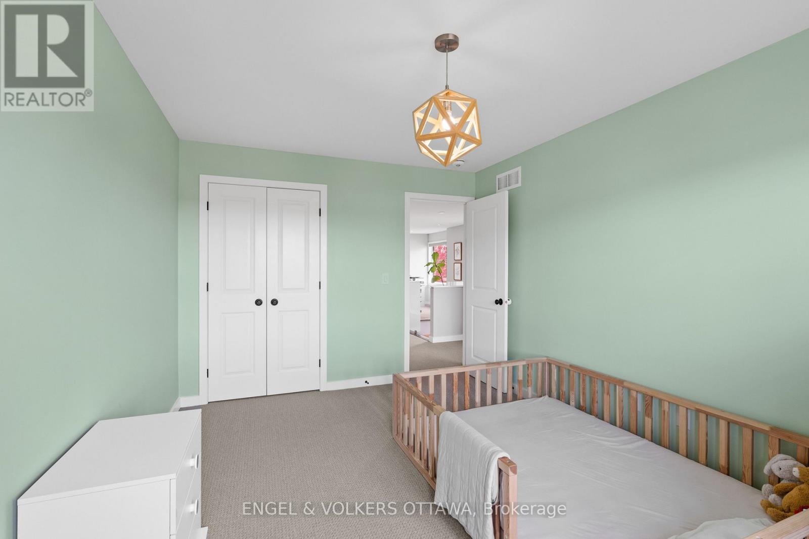 514 Stargazer Crescent