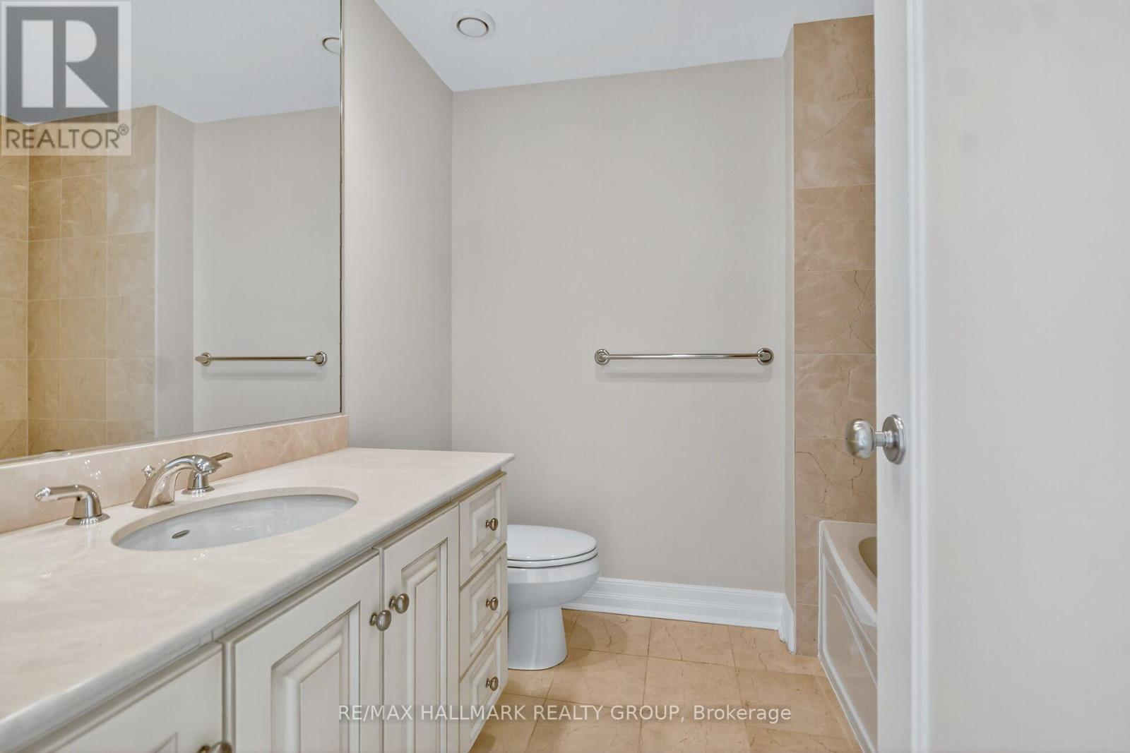 1707 - 3590 Rivergate Way