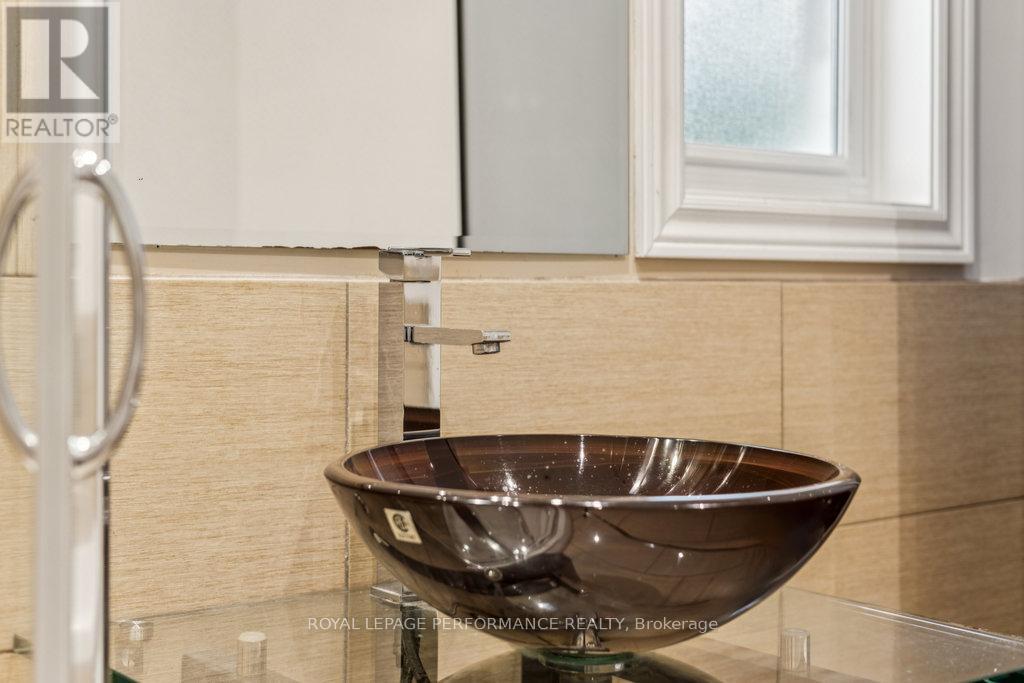 6 Gillespie Crescent