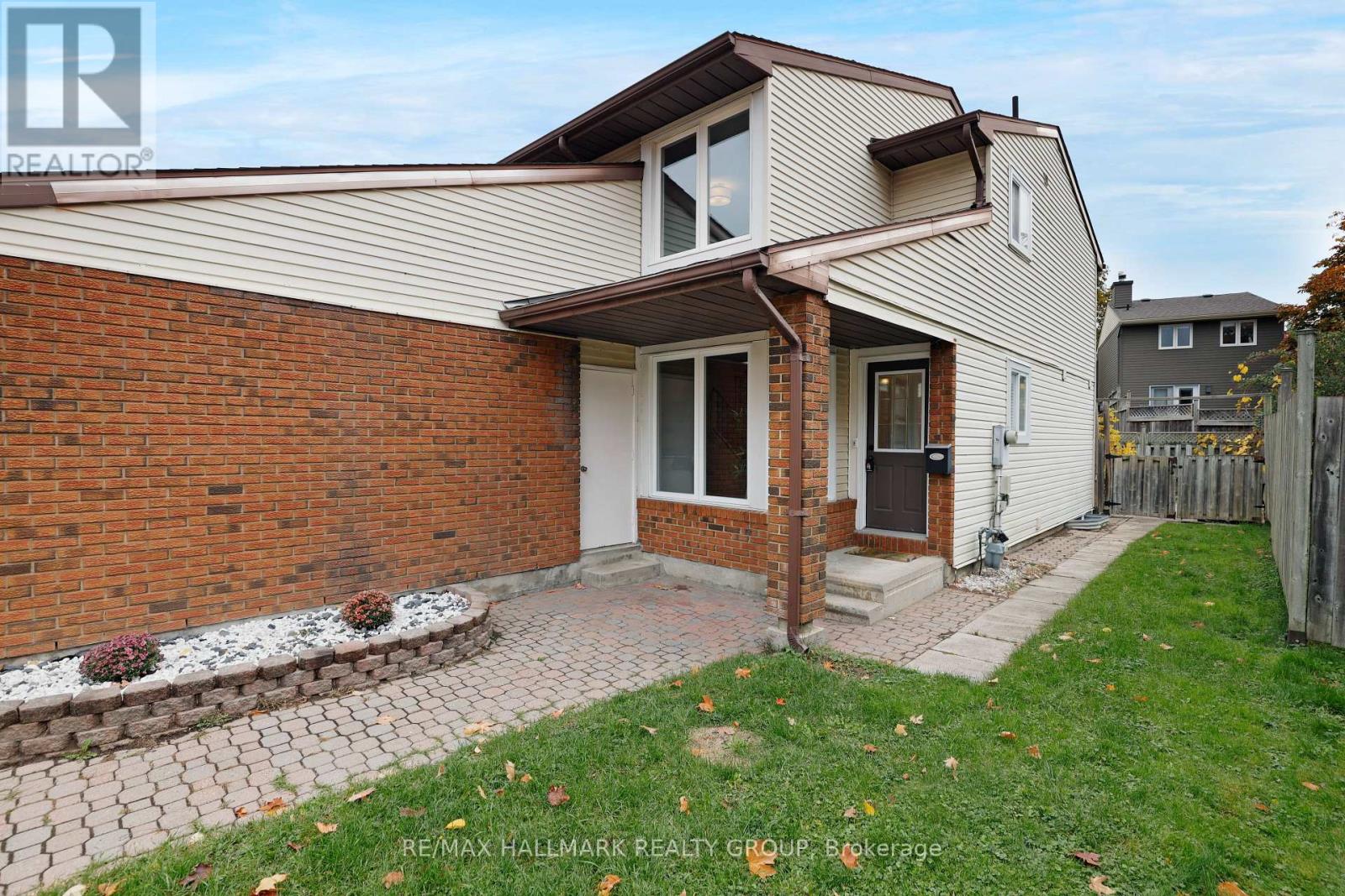 1637 Saxony Crescent