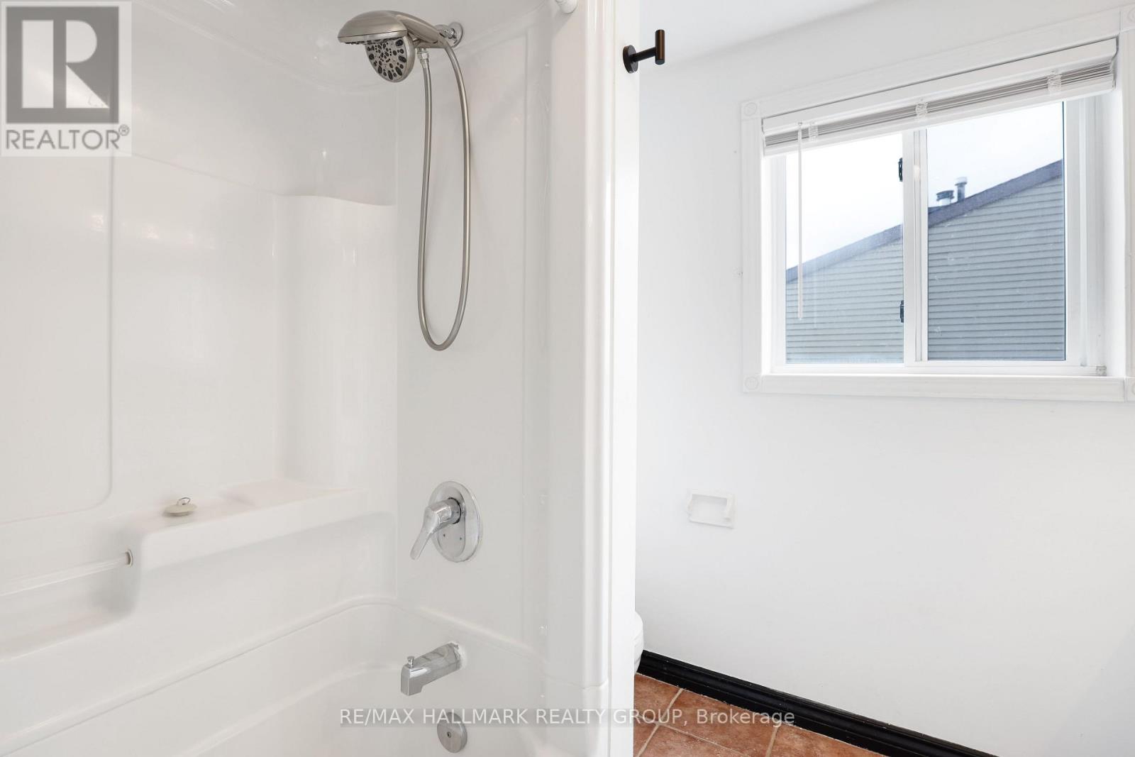 1637 Saxony Crescent