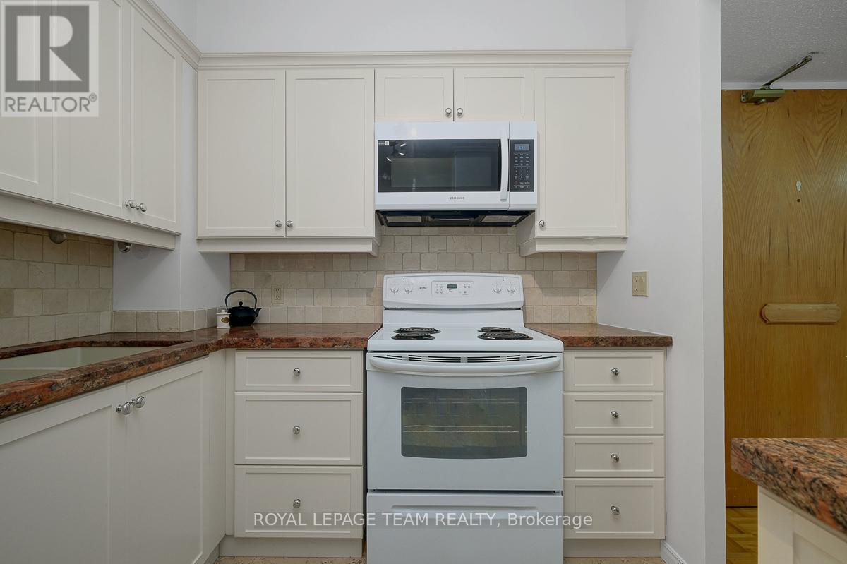 411 - 2871 Richmond Road