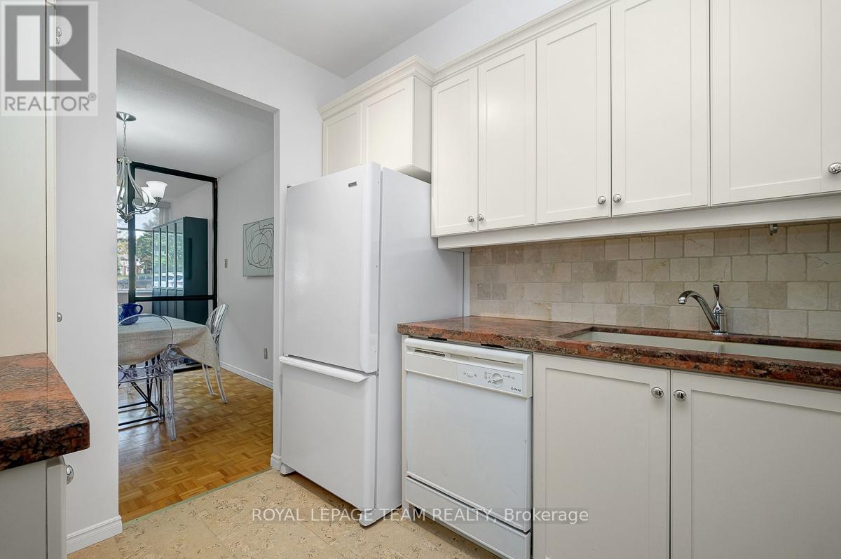 411 - 2871 Richmond Road