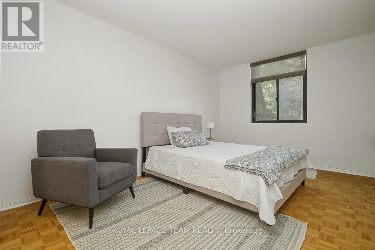 411 - 2871 Richmond Road