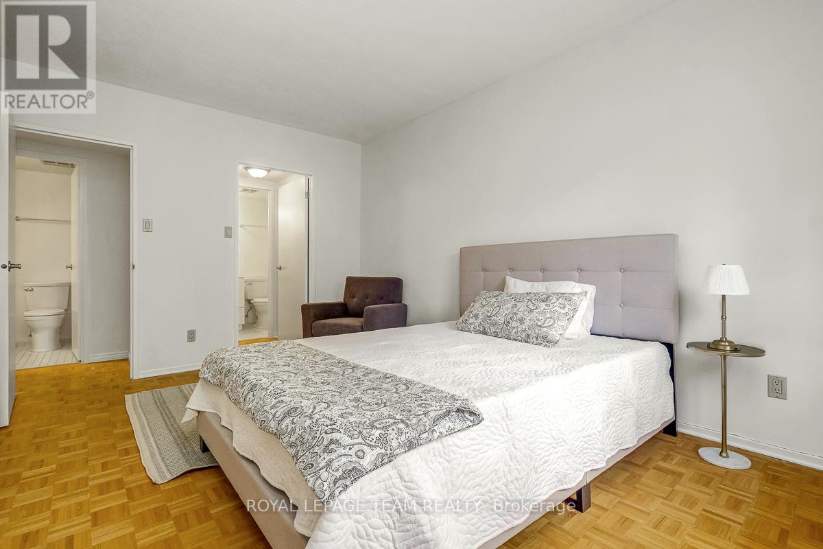 411 - 2871 Richmond Road