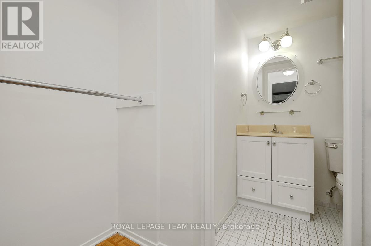 411 - 2871 Richmond Road