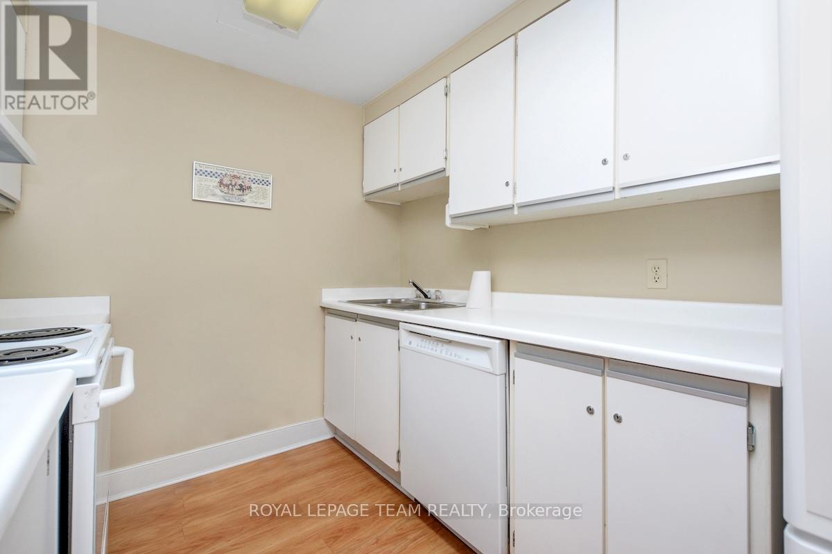 411 - 2871 Richmond Road