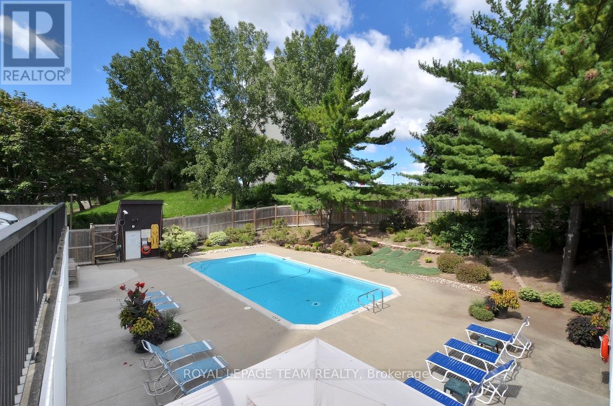 411 - 2871 Richmond Road