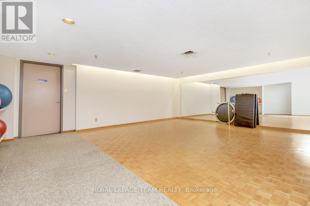 411 - 2871 Richmond Road